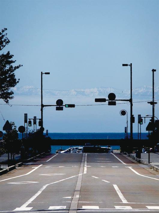 空に浮かぶ北アルプス